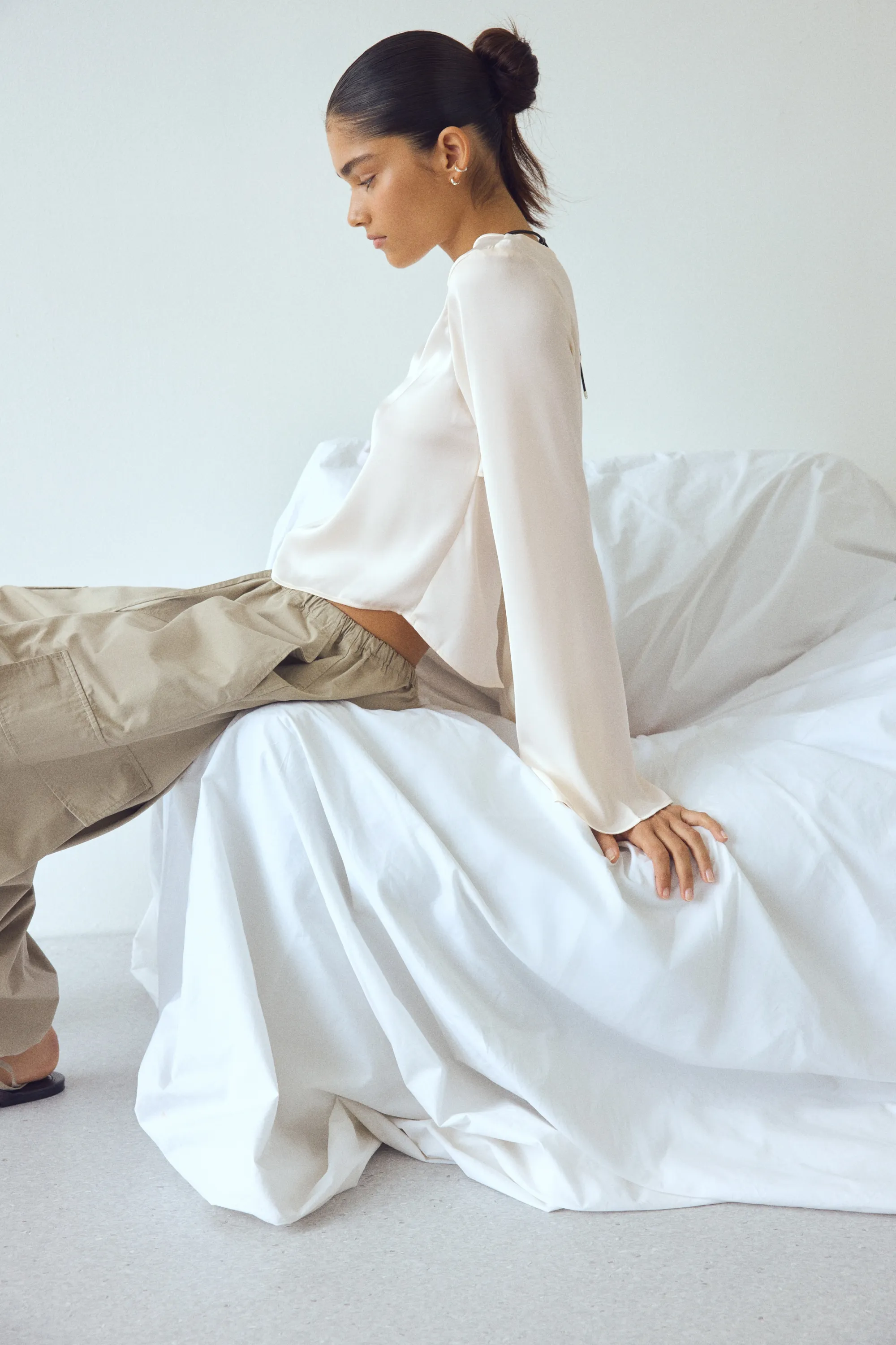 Blouse avec encolure bateau à nouer dans le dos - Crème