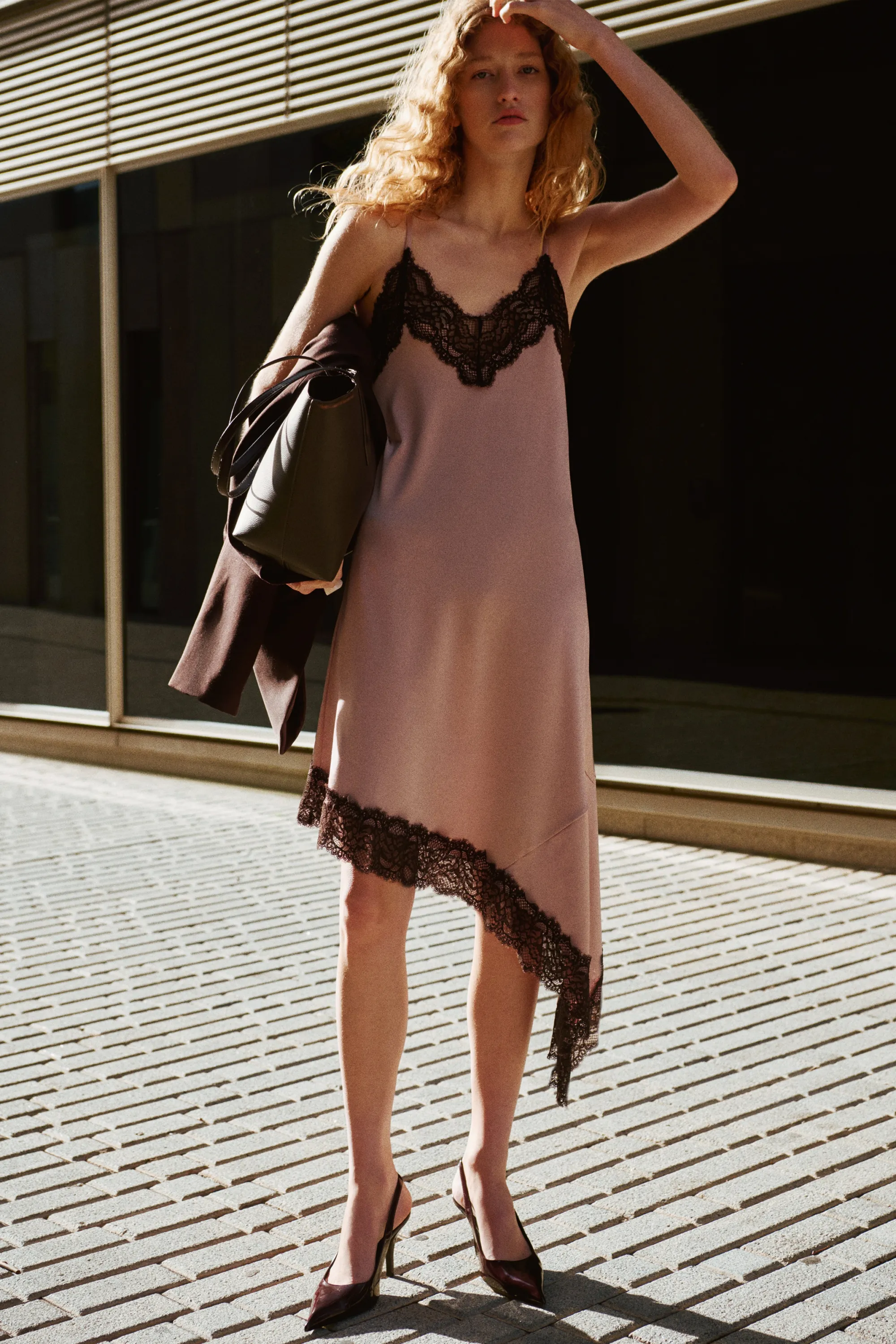 Robe à bretelles fines avec dentelle - Rose clair