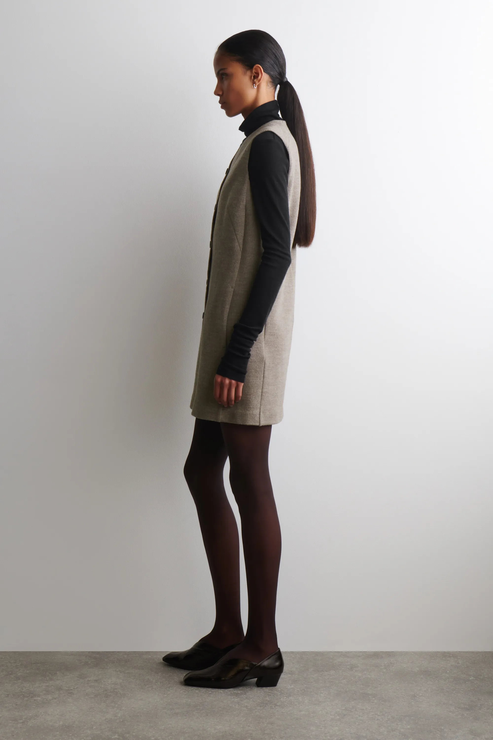 ROBE DROITE COURTE ET BOUTONNÉE EN LAINE MÉRINOS - BEIGE CHINÉ