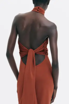 Robe découpée avec détail torsadé - Orange brûlé — photo 3