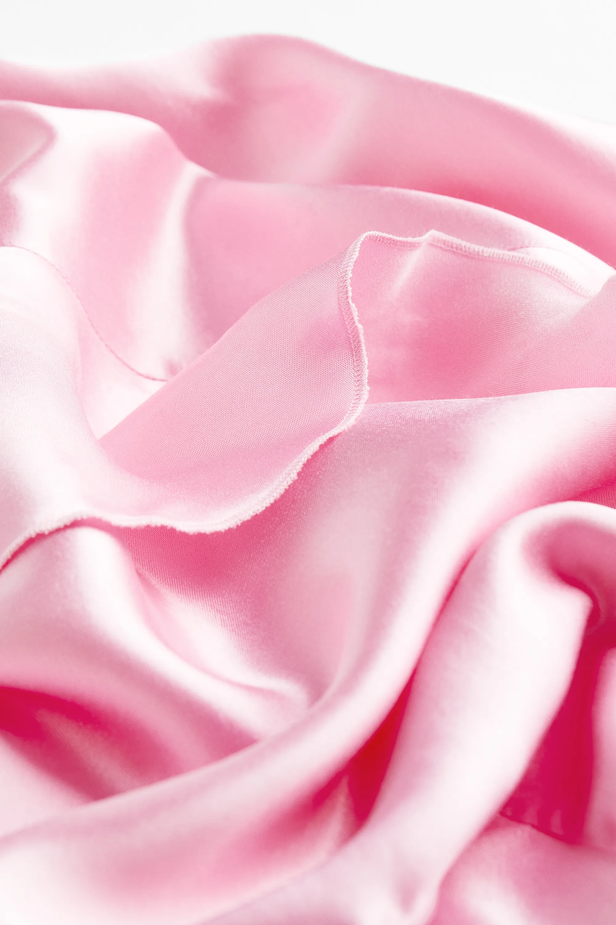 Robe combinaison volantée en satin - Rose clair
