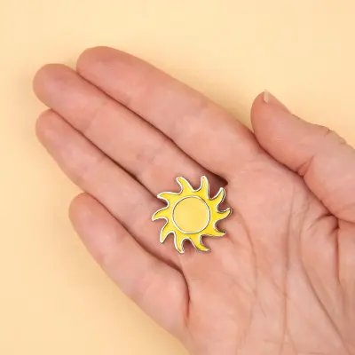 Pin's Soleil Coucou Suzette — photo 1