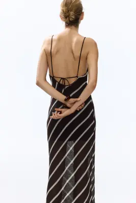 Robe à bretelles fines avec encolure bénitier - Marron foncé/rayé — photo 2