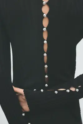 Top en maille côtelée avec détails boutonnés - Noir — photo 2