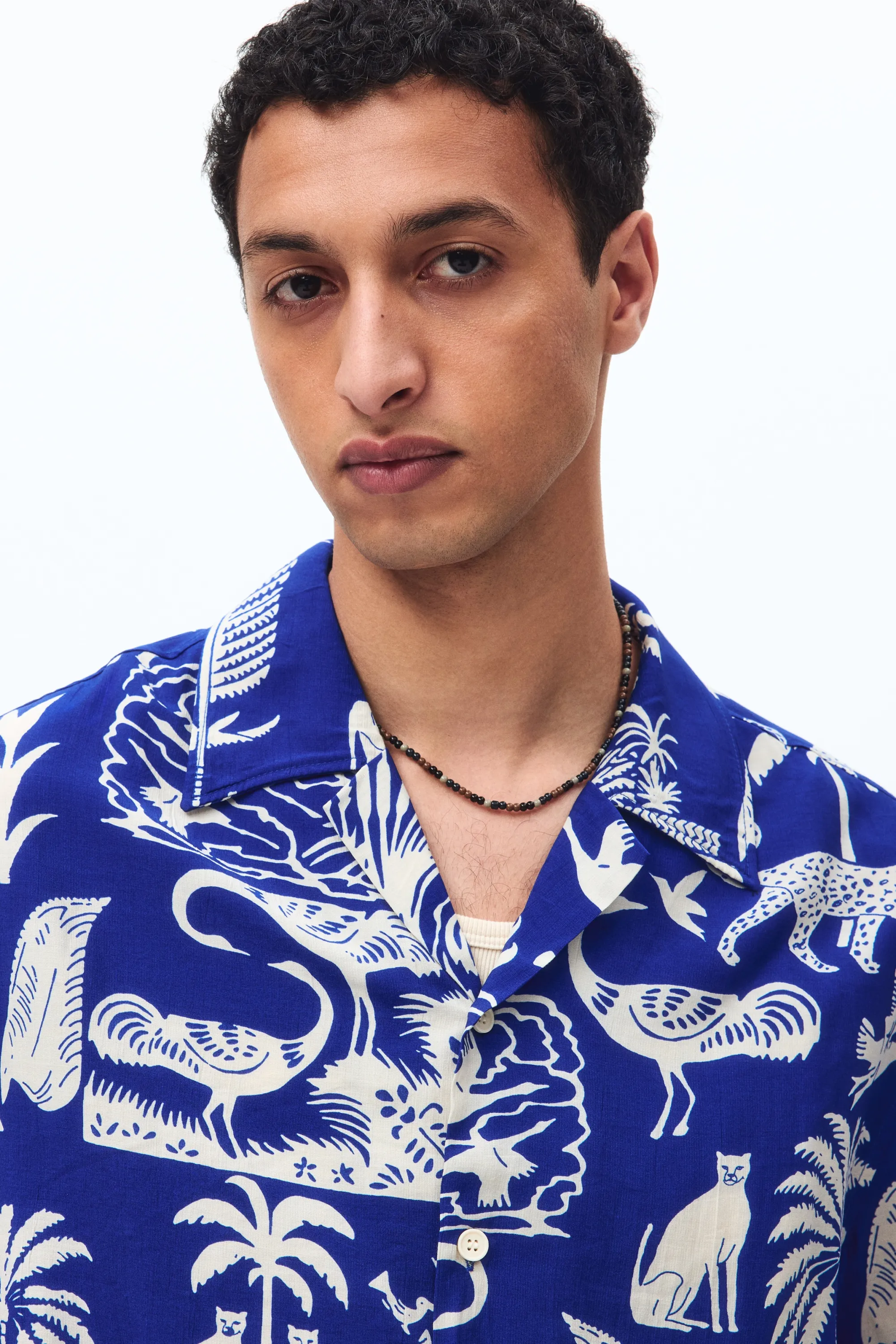 Chemise imprimée Relaxed Fit avec col cubain - Bleu vif/motif