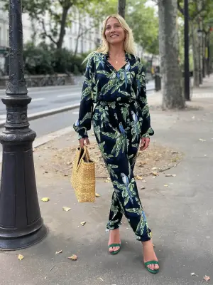 Sandales à talon fin et bride cheville en suede vert émeraude Prix boutique 690€ Taille 39 — photo 2