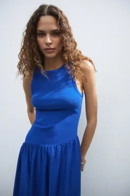 Robe avec jupe évasée - Bleu vif — photo 2