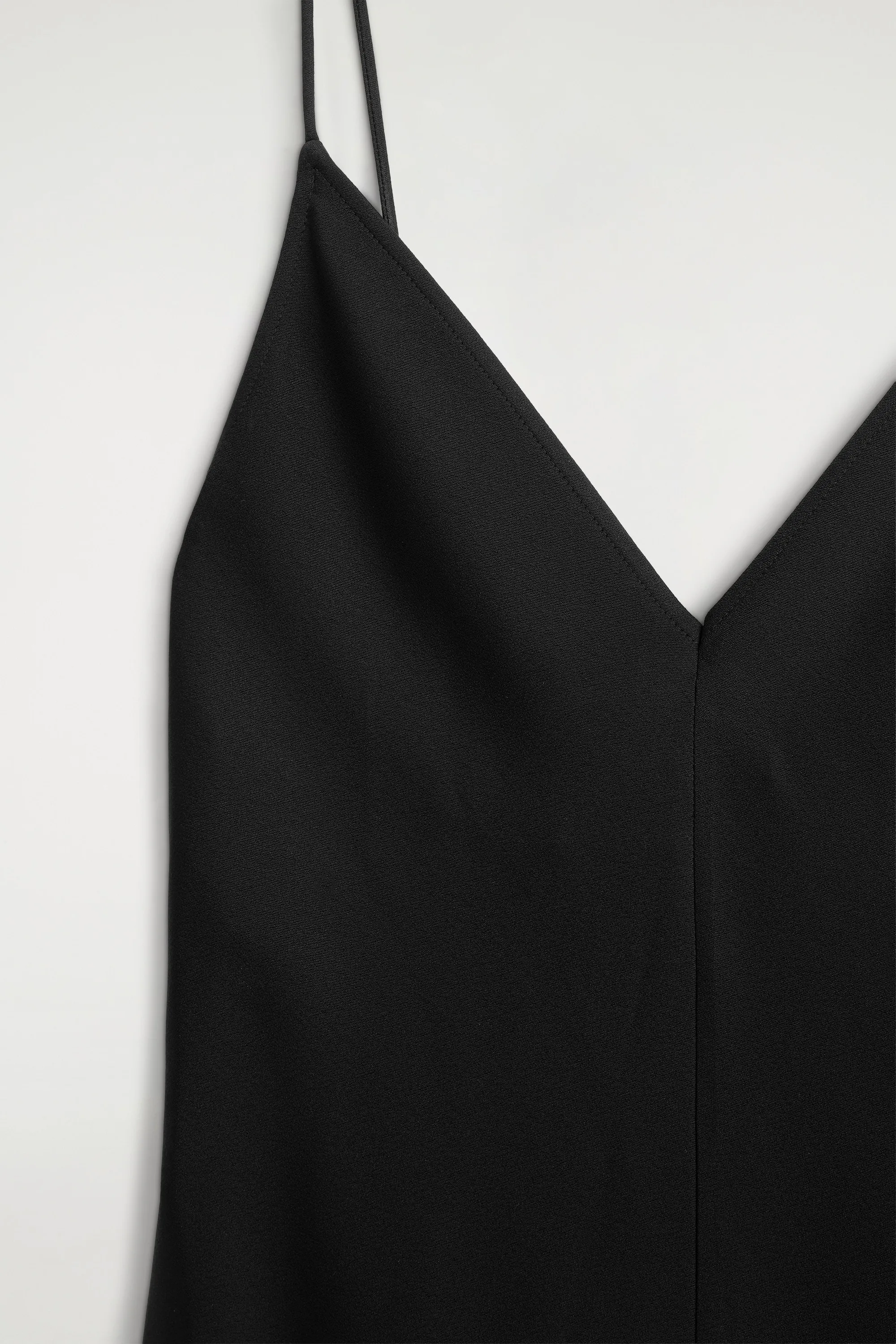 ROBE NUISETTE MIDI EN CRÊPE - NOIR