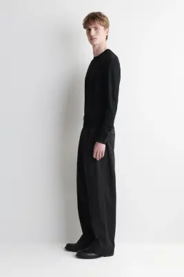 PULL SLIM À COL ROND EN LAINE MÉRINOS - NOIR — photo 2