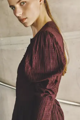 Blouse péplum en tissu texturé - Rouge prune foncé — photo 3