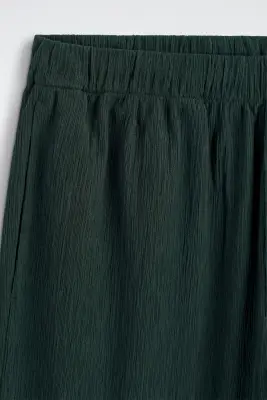 PANTALON FUSEAU DÉCONTRACTÉ EN COTON FROISSÉ - VERT FONCÉ — photo 5