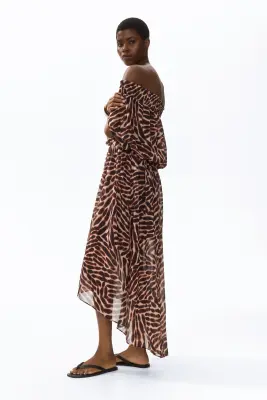Robe épaules nues en mousseline - Marron foncé/motif — photo 2