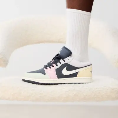 AIR JORDAN 1 LOW — photo 5