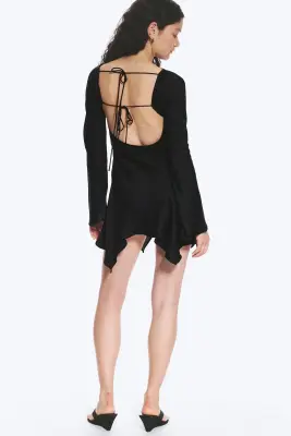 Mini-robe asymétrique en satin à manches longues - Noir — photo 3