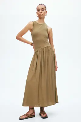 Robe avec jupe évasée - Vert kaki — photo 1