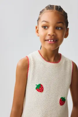Robe en maille ajourée avec applications - Crème/fraises — photo 1