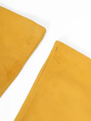 Gants long en suede jaune Prix boutique 650€ Taille 7,5 — photo 3