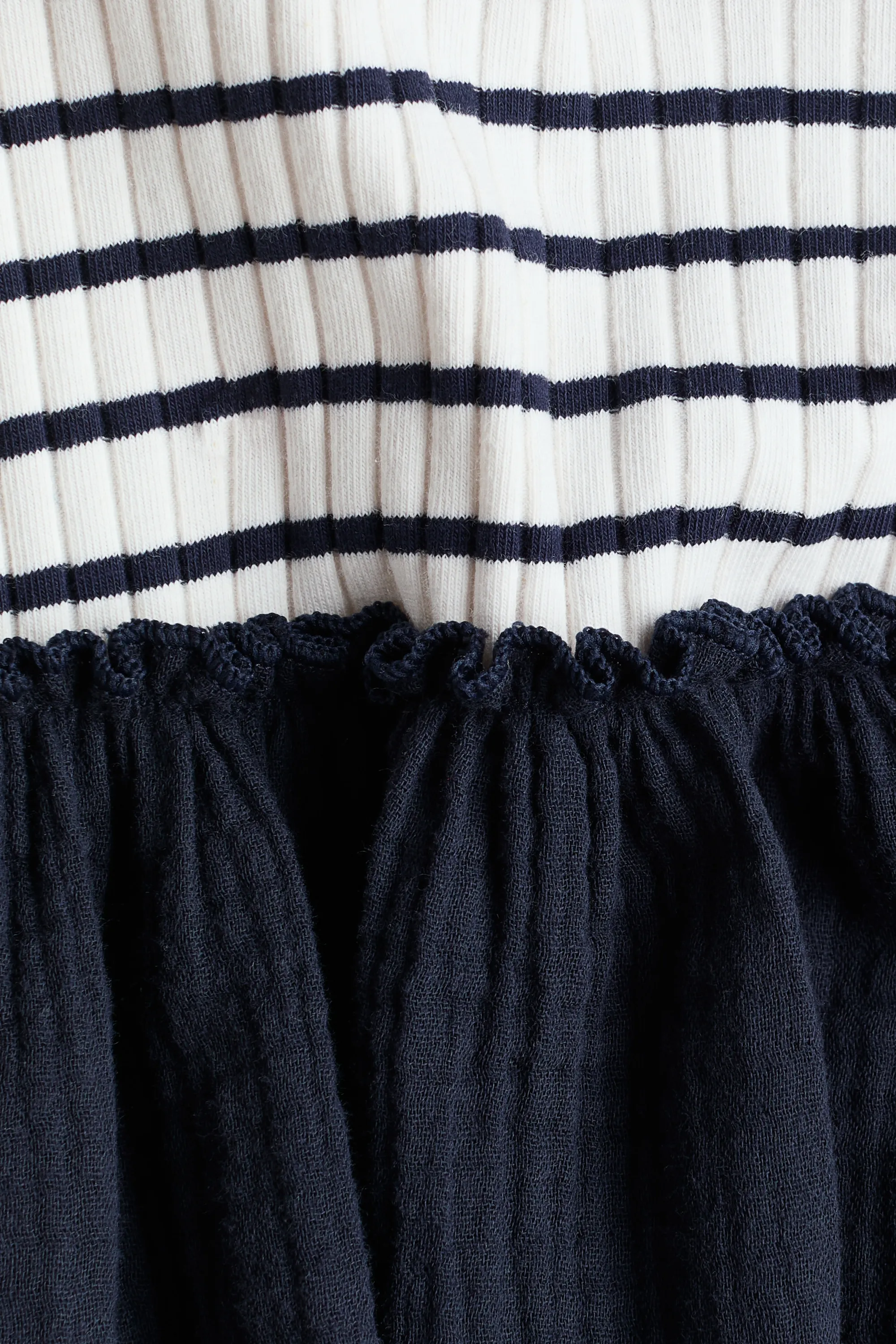Robe avec jupe en mousseline - Blanc/bleu marine