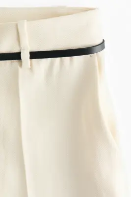 Short Bermuda avec ceinture - Crème — photo 3