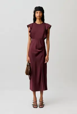 Robe longue satinée fendue
