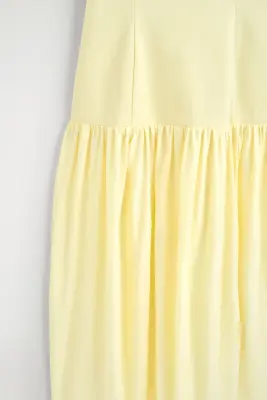 ROBE MIDI SCULPTÉE À TAILLE BASSE - JAUNE — photo 5