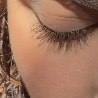 Mascara marron rechargeable, brosse VOLUME — photo 4