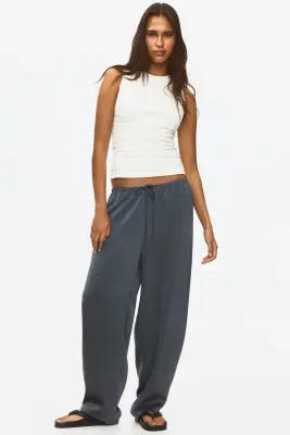Pantalon en satin froissé - Gris foncé — photo 2
