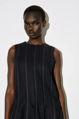 ROBE COURTE SCULPTÉE À PLIS - NOIR — photo 2