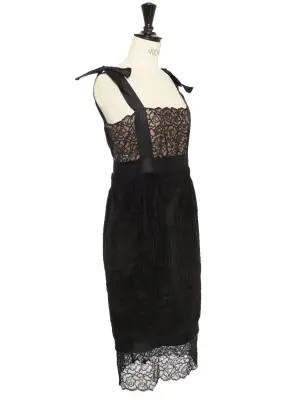 Robe en velours de soie côtelé noir, dentelle fine et bretelles satin noeud Prix boutique 6500€ Taille XS — photo 3
