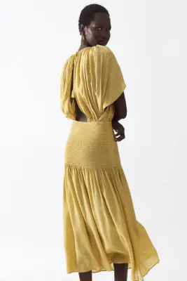 Robe smockée avec cape - Jaune ancien — photo 4