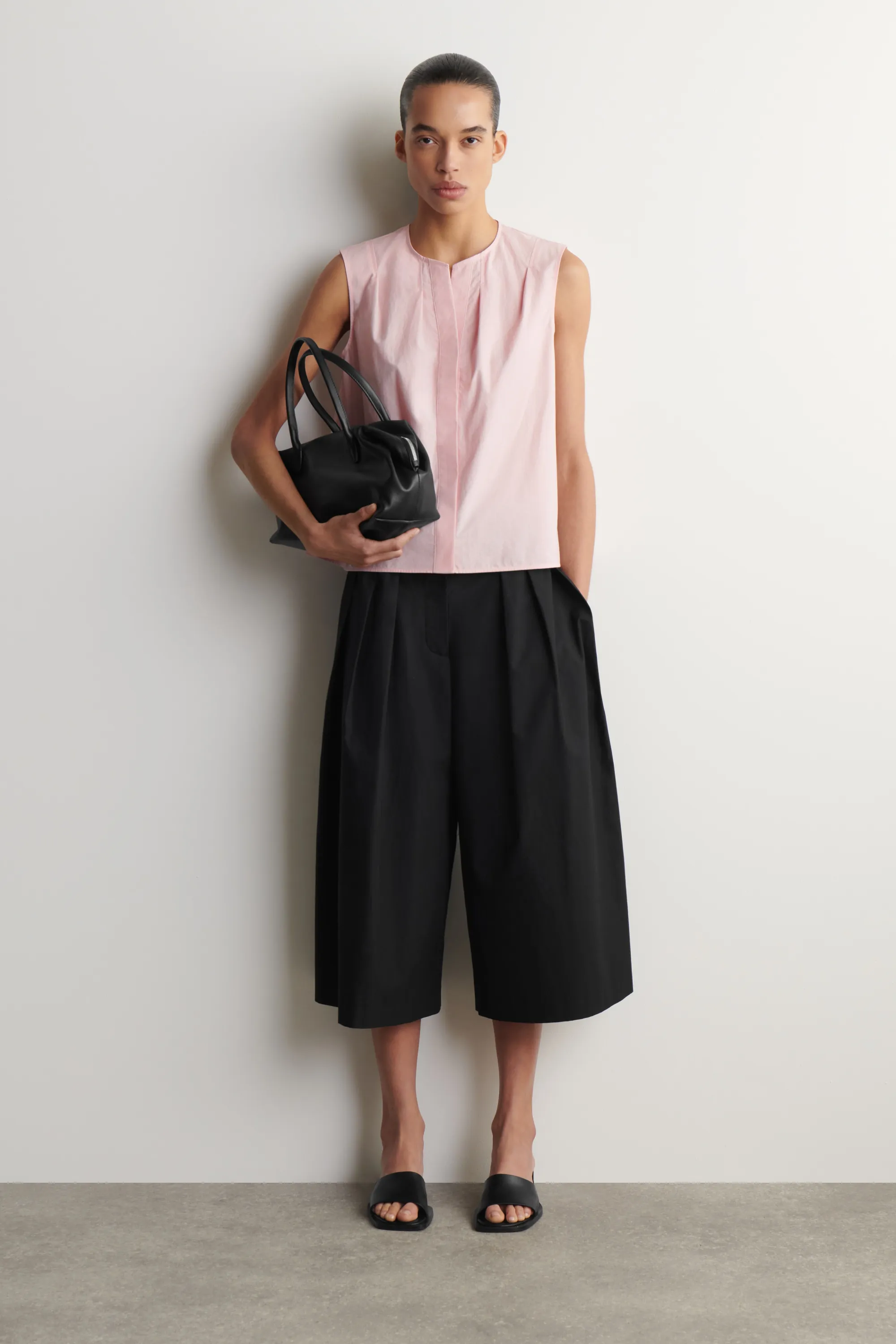 TOP SANS MANCHES PLISSÉ - ROSE