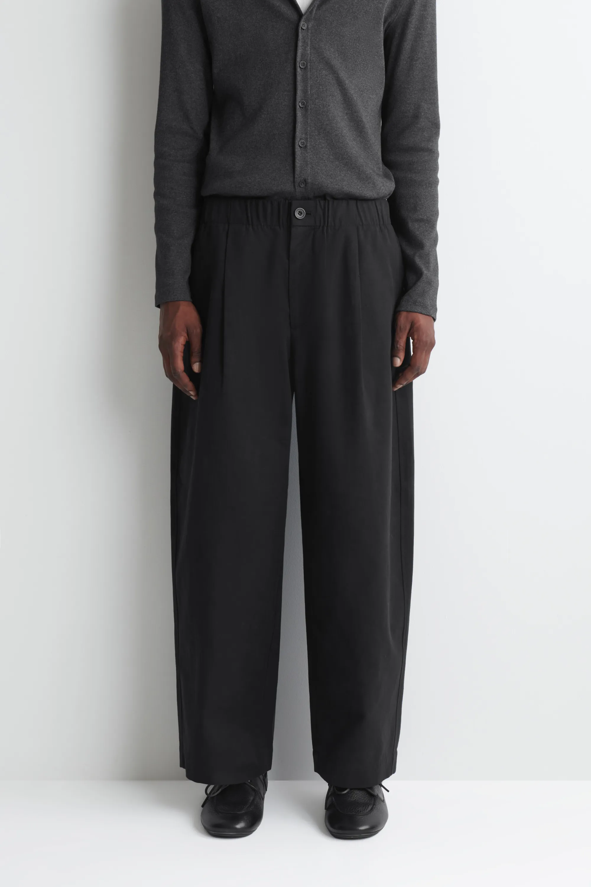 PANTALON BARREL DÉCONTRACTÉ À PLIS - NOIR