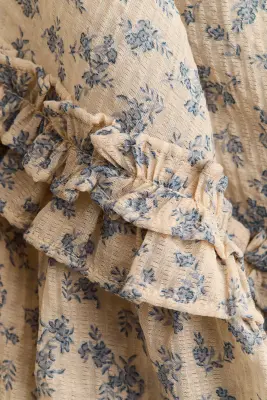 Robe à volants ruchés en tissu texturé - Beige clair/fleuri — photo 2