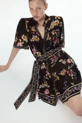 Robe à boutons avec liens à nouer - Noir/fleuri — photo 1