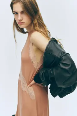 Robe avec dentelle - Beige — photo 2