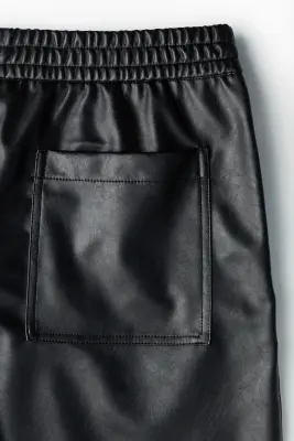 Short Relaxed Fit en tissu enduit - Noir/Lotto — photo 4