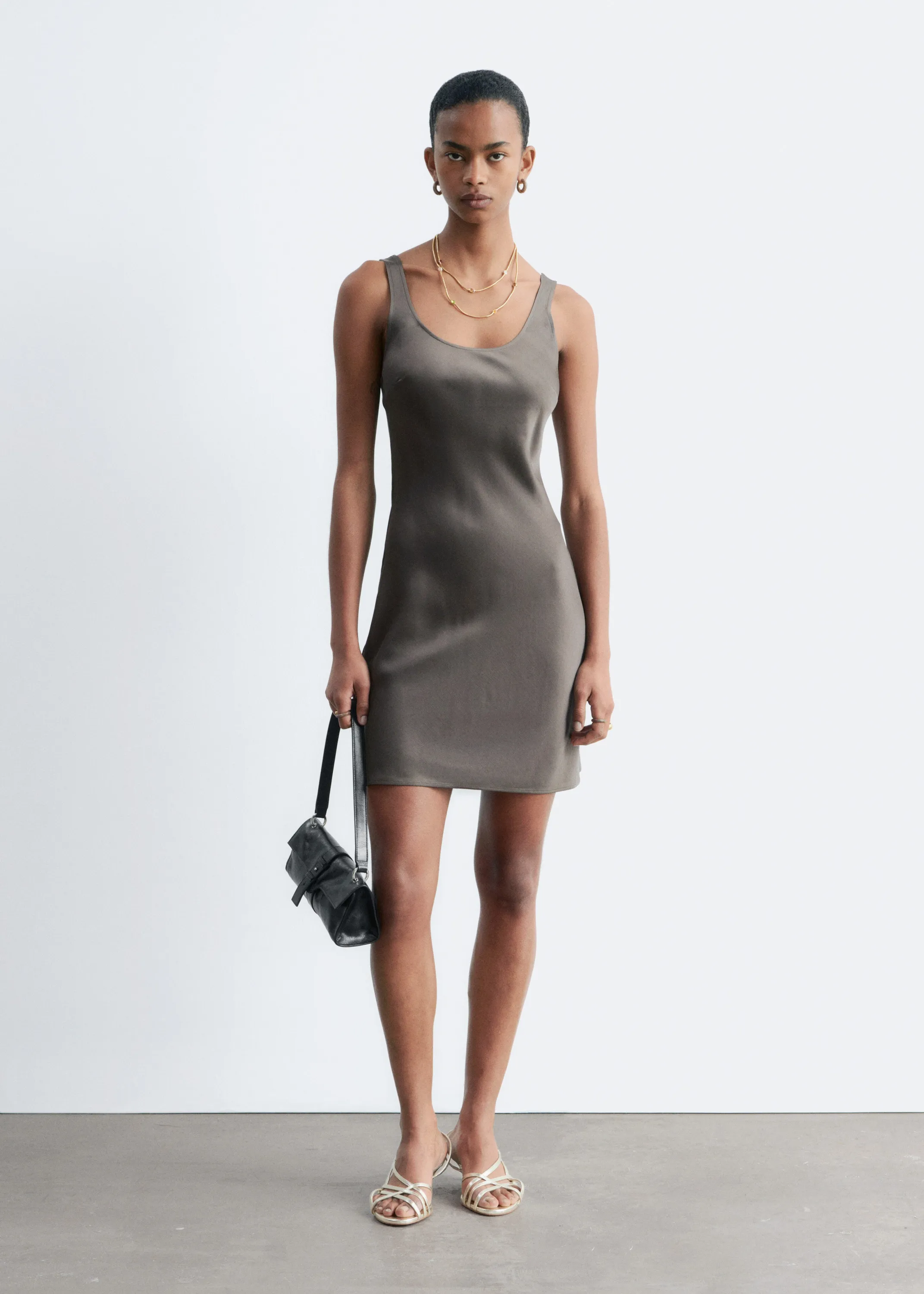 Robe nuisette courte en satin - Taupe foncé