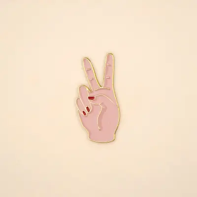 Pin's Peace blanc Coucou Suzette — photo 4