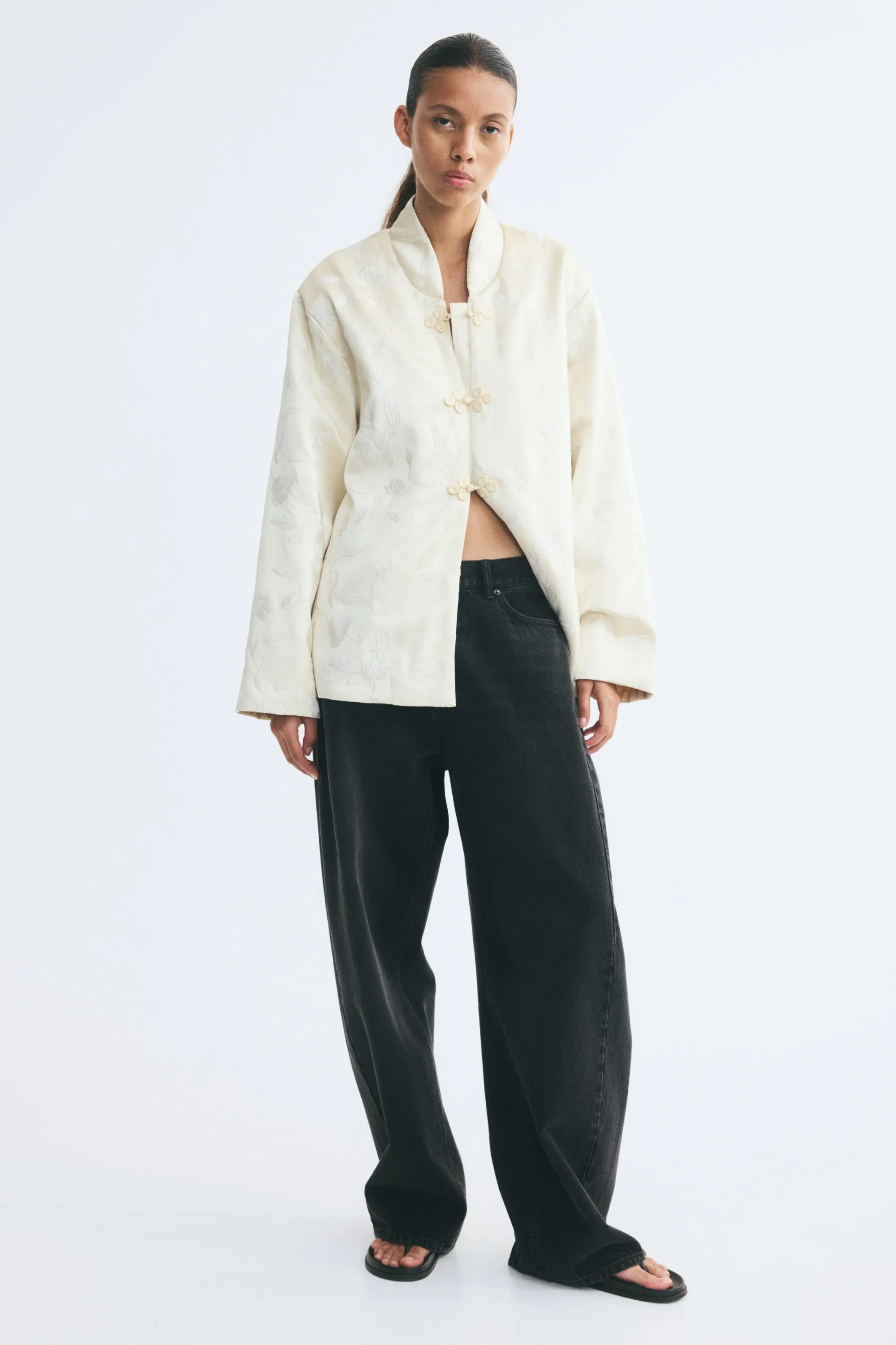Veste brodée avec boutons noués - Crème