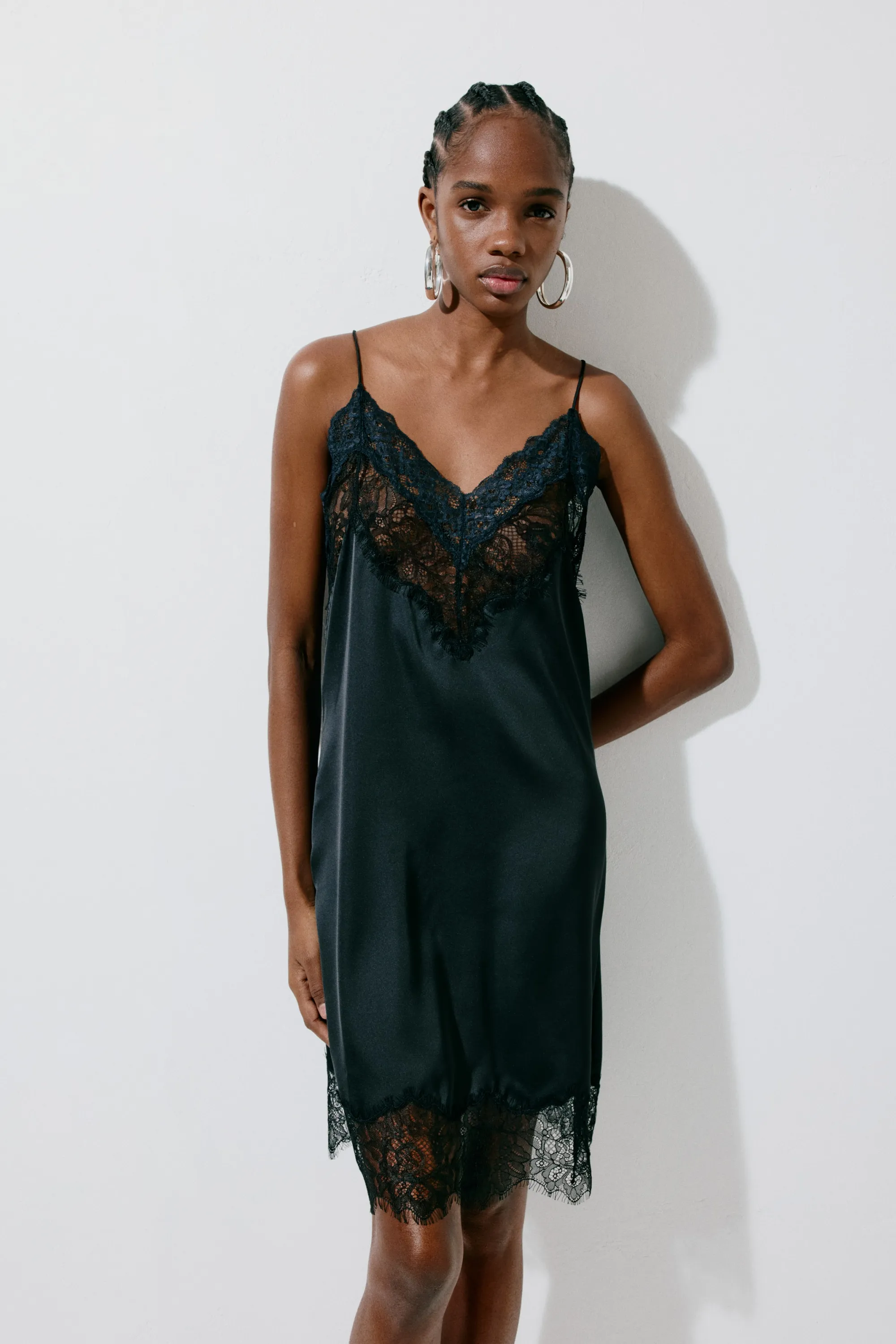 Robe en satin avec dentelle - Noir