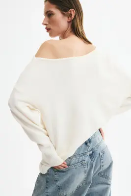Pull asymétrique en maille fine - Crème — photo 3