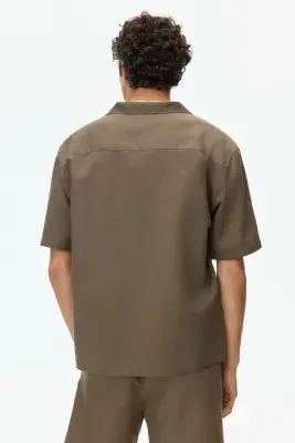 Chemise Relaxed Fit en lin mélangé avec col cubain - Vert kaki foncé — photo 3