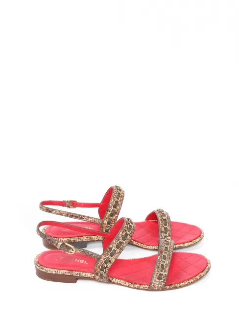 Sandales plates en cuir rouge, tweed kaki et chaîne dorée Prix boutique 1400€ Taille 37.5