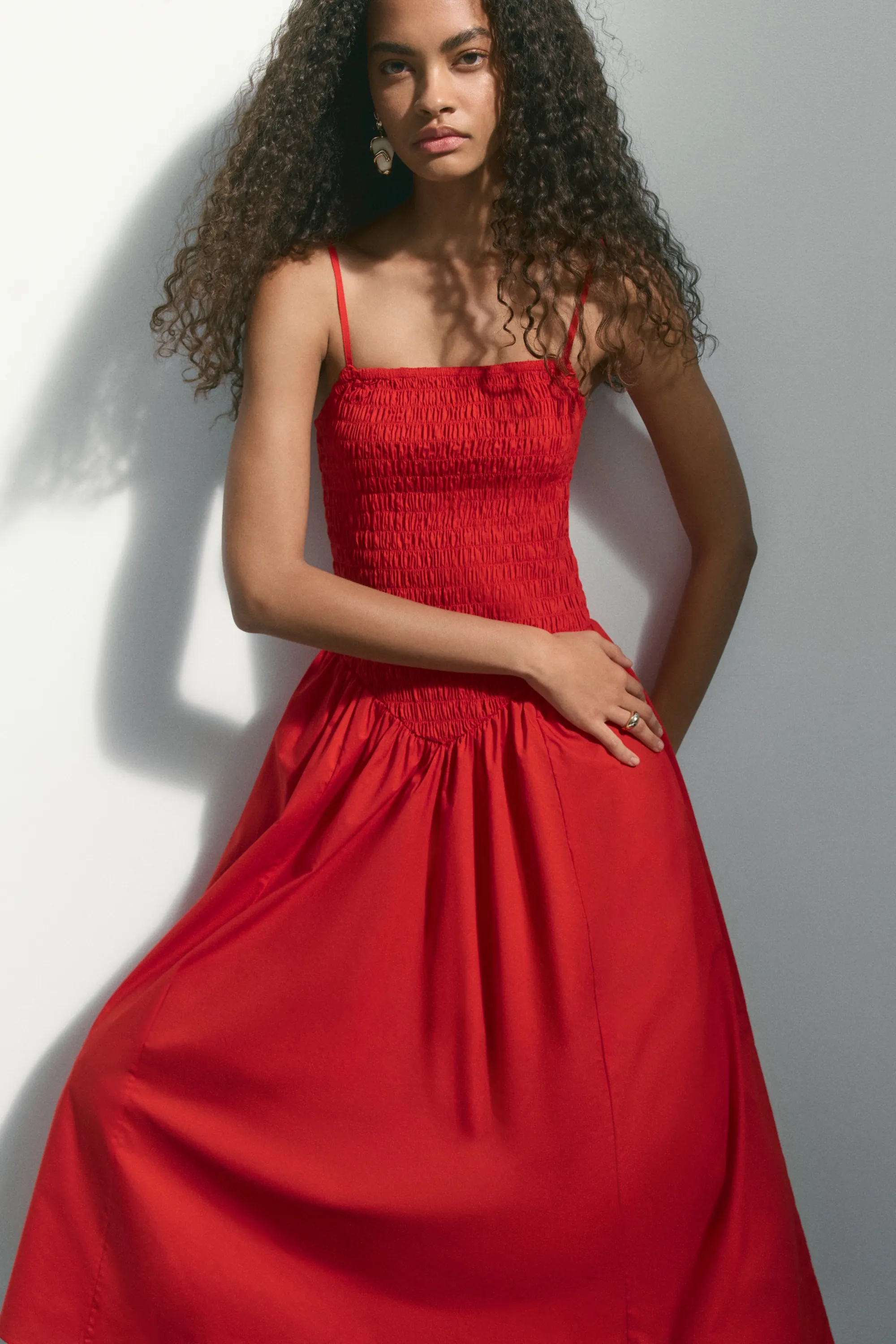 Robe smockée avec jupe évasée - Rouge