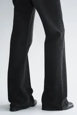 Jean bootcut avec plis - Noir — photo 3