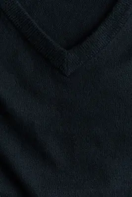 Pull oversize à encolure en V - Bleu marine — photo 4