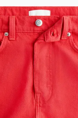 Short en denim avec bords à cru - Rouge — photo 5