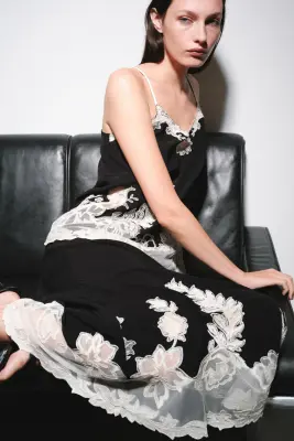 Embroidered viscose skirt - Noir/fleurs — photo 2