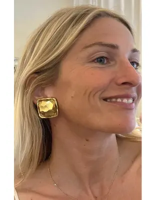 Boucles d’oreilles années 80 carrées en laiton doré — photo 3