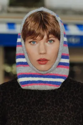 Cagoule en maille rayée Femme — photo 2